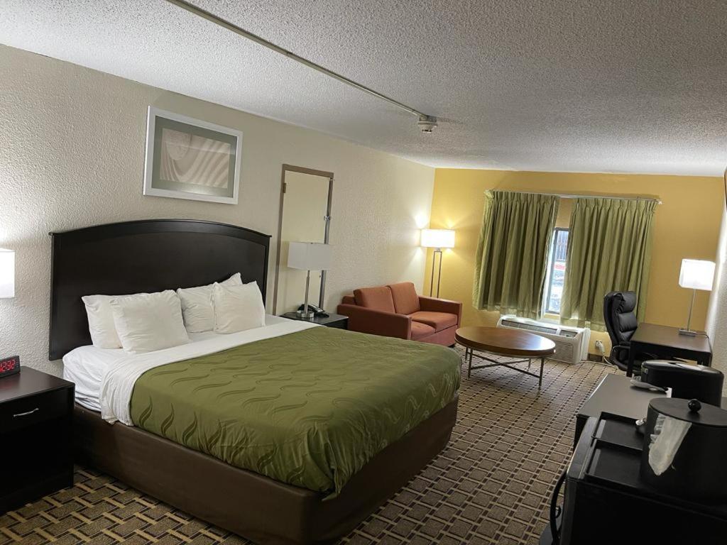 Quality Inn Vincennes Eksteriør bilde