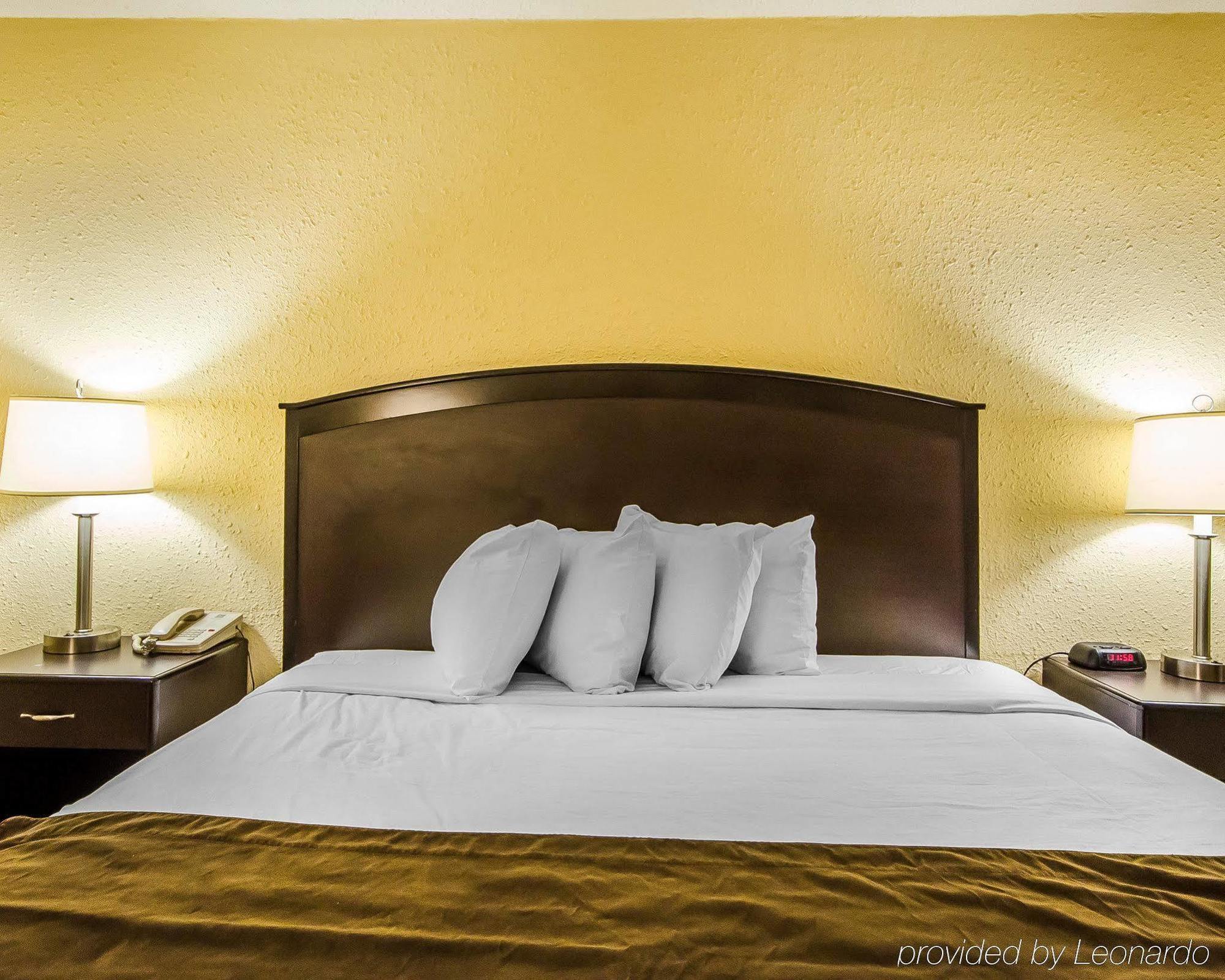Quality Inn Vincennes Eksteriør bilde